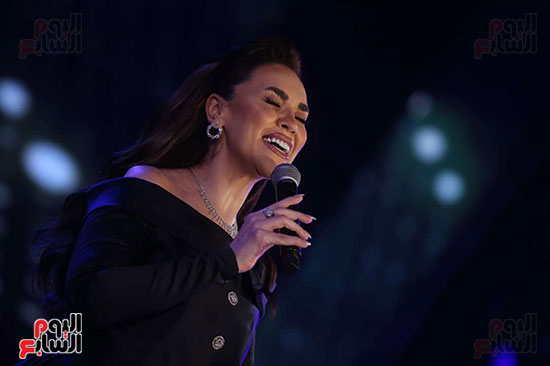 مى فاروق تطرب الجمهور