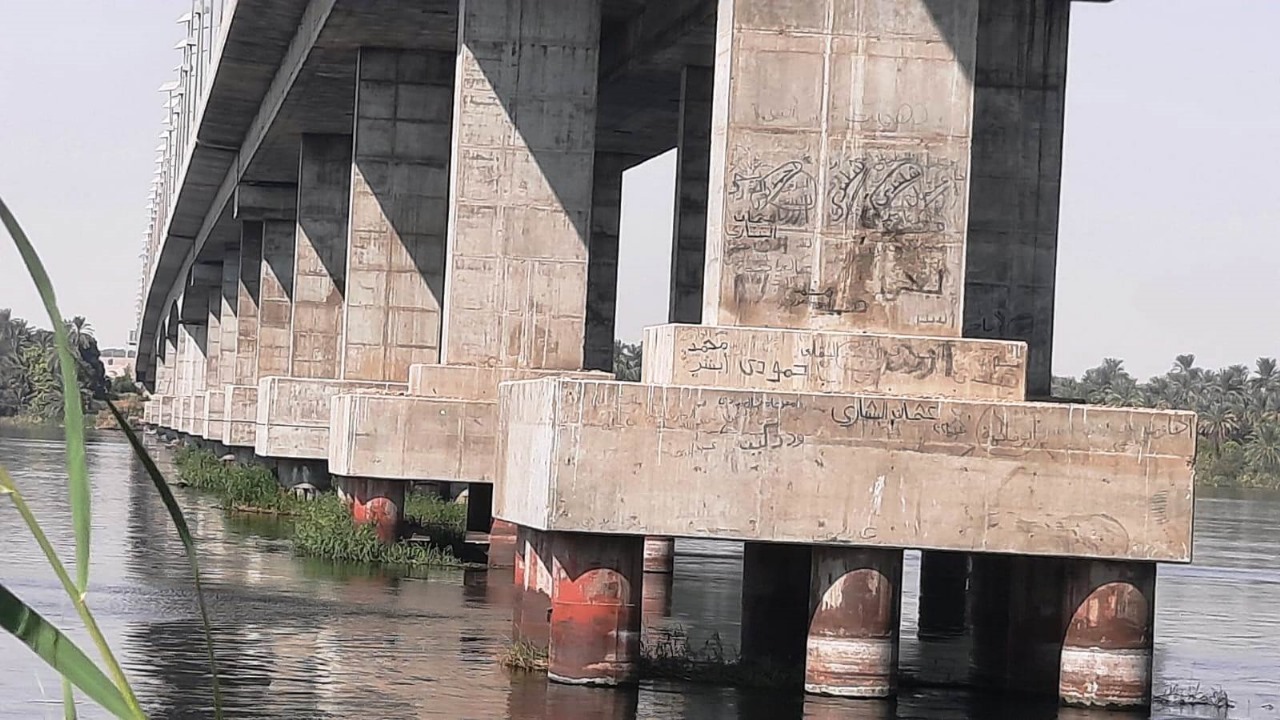محافظة أسوان تؤكد سلامة كوبرى كلابشة بعد اصطدام باخرة سياحية (4)