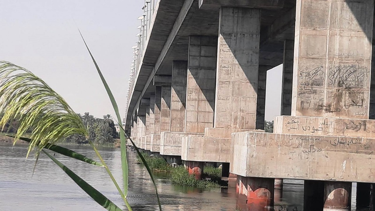 محافظة أسوان تؤكد سلامة كوبرى كلابشة بعد اصطدام باخرة سياحية (5)