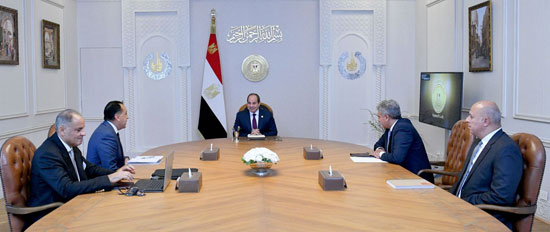 خلال الاجتماع (2)