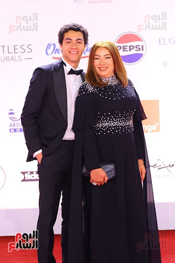 انتصار وابنها