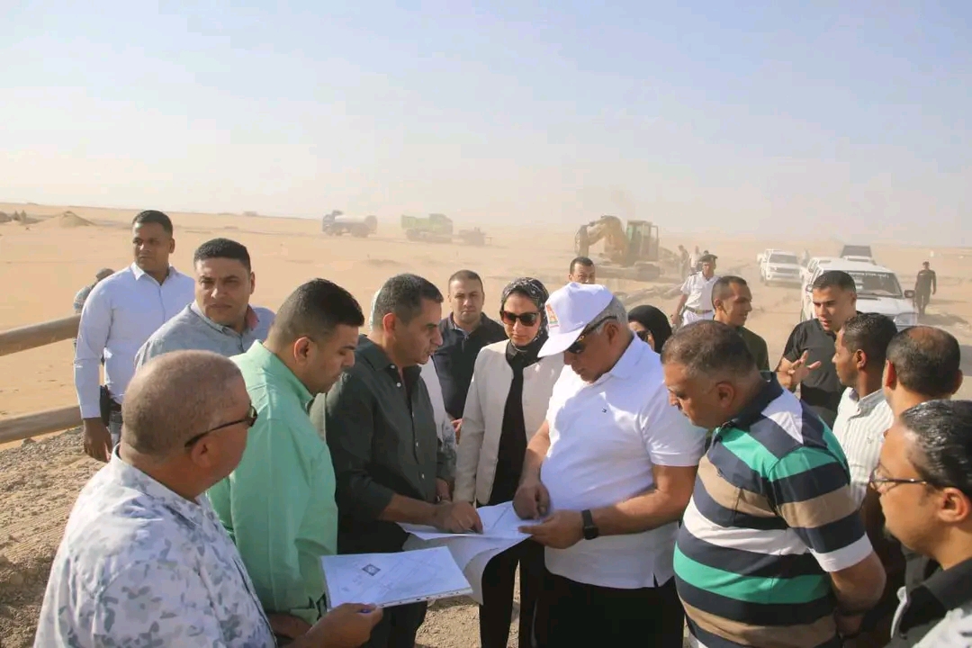 محافظ الوادي الجديد بتفقد العمل بالمشروع