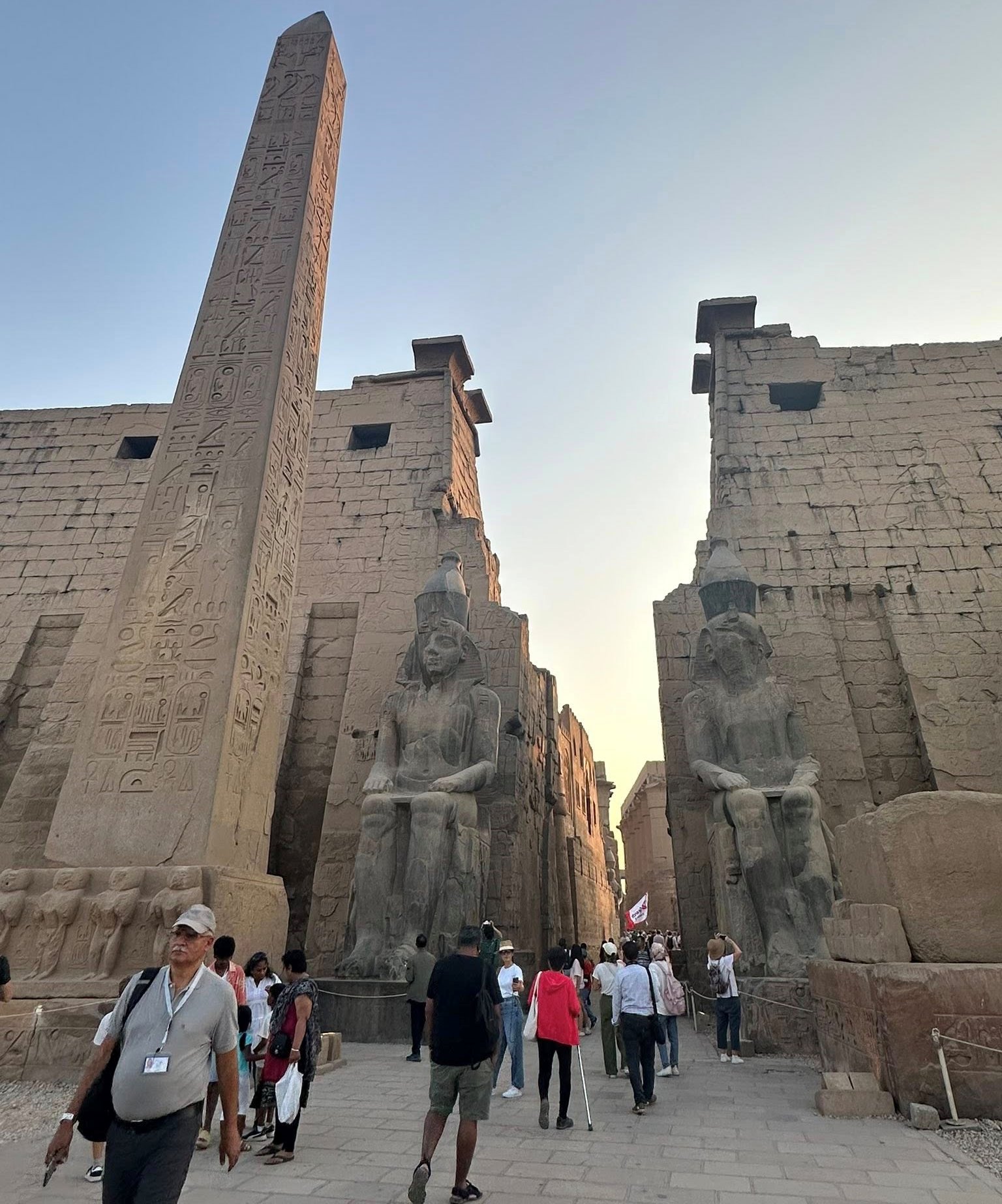 جانب من زيارات الأجانب فى معبد الأقصر