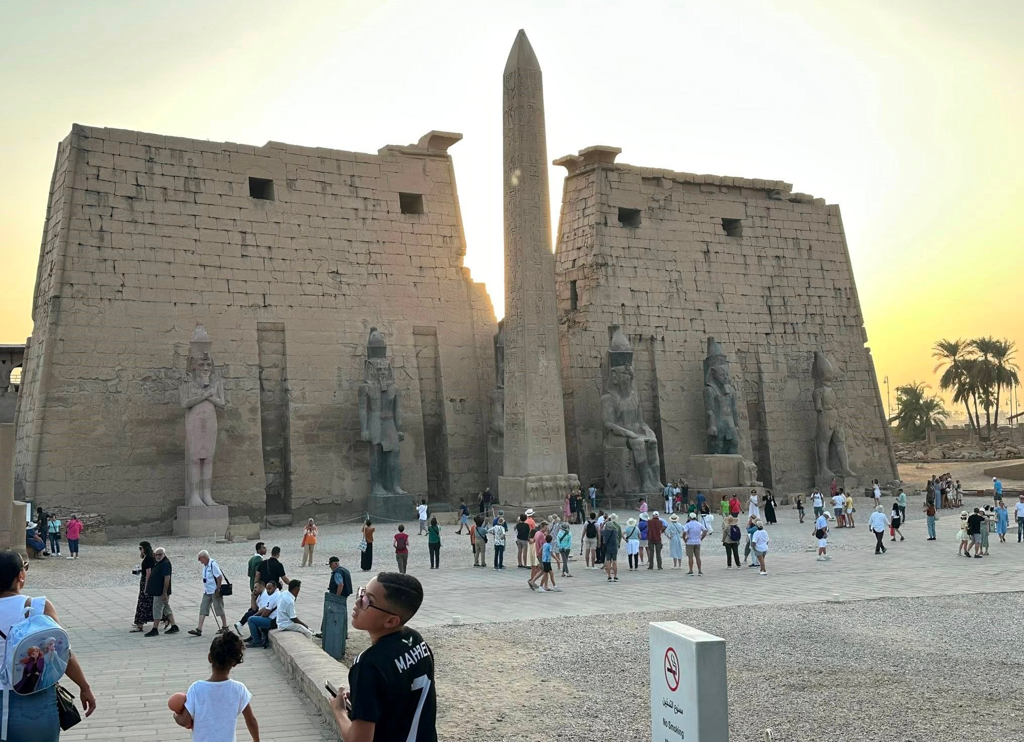 الإقبال السياحى المميز فى معبد الأقصر