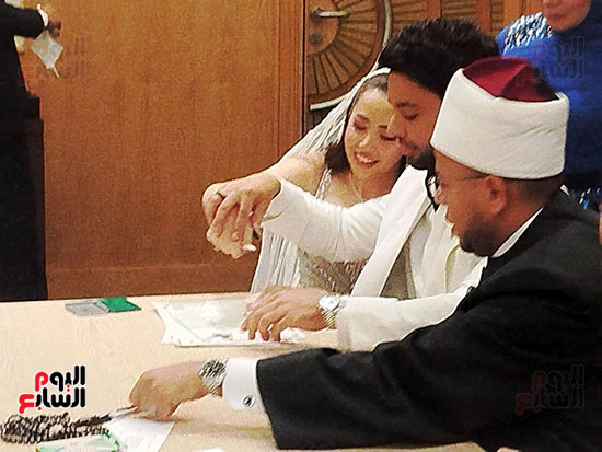 العروسان فى عقد القران العروسان فى عقد القران