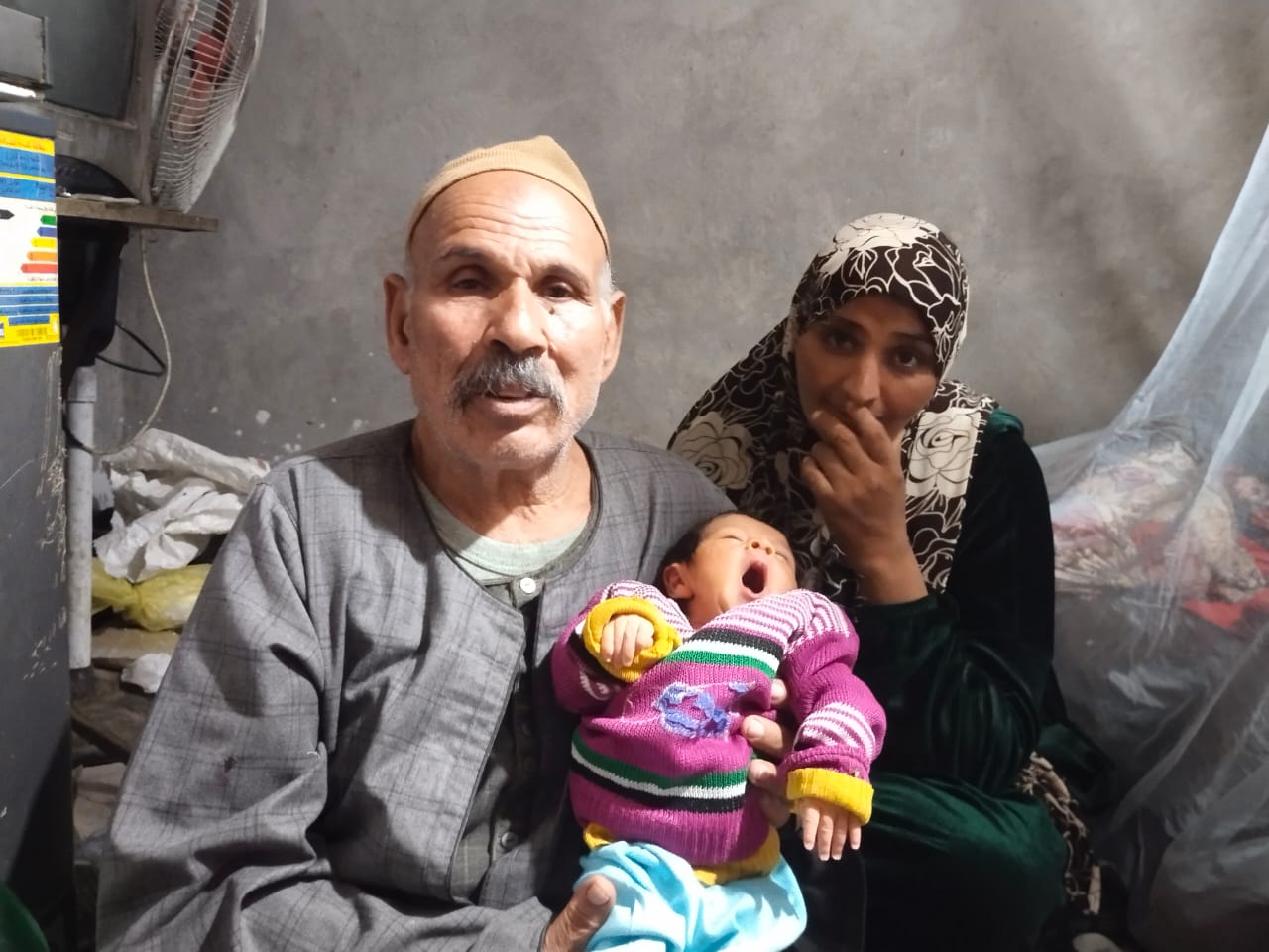 الحاج إبراهيم وزوجته والطفل