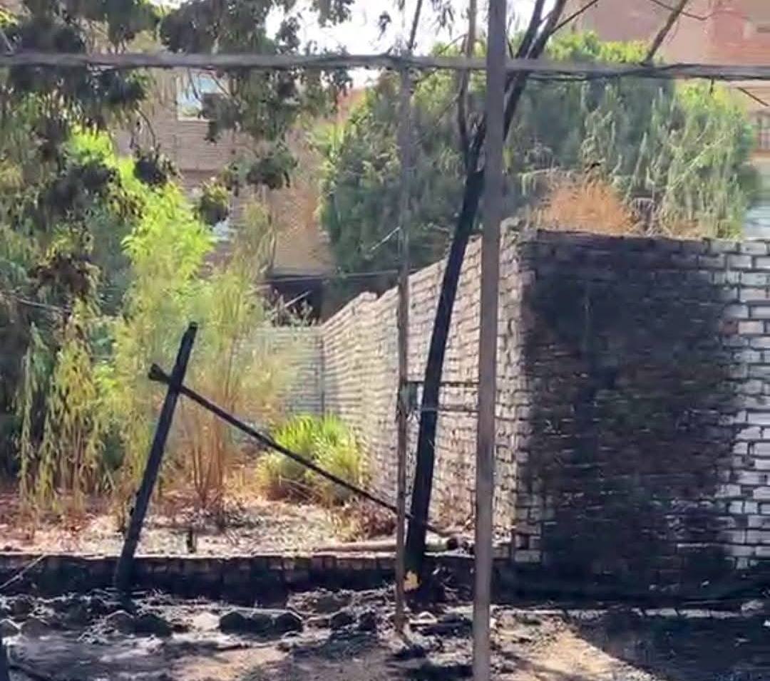 آثار حريق في الجزء الخلفى لكافيتريا بمنطقة العوامية في الأقصر