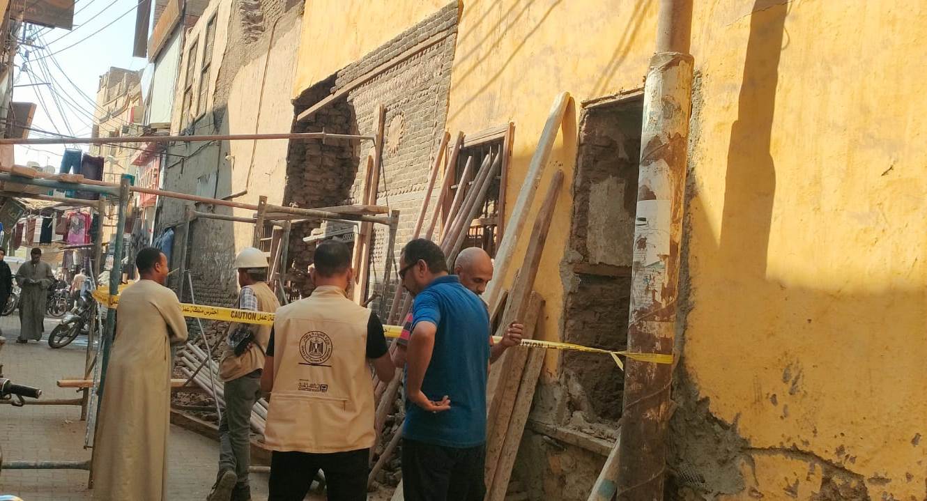 فحص بواقعة إنهيار جزئي لواجهة منزل مسجلة بقائمة الآثار الإسلامية منذ 74 سنة فحص بواقعة إنهيار جزئي لواجهة منزل مسجلة بقائمة الآثار الإسلامية منذ 74 سنة