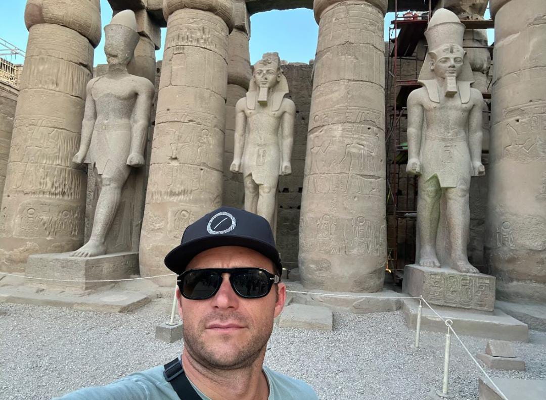 سكوت إيستوود يروج للسياحة الأثرية في مصر بصور زيارته للأقصر سكوت إيستوود يروج للسياحة الأثرية في مصر بصور زيارته للأقصر