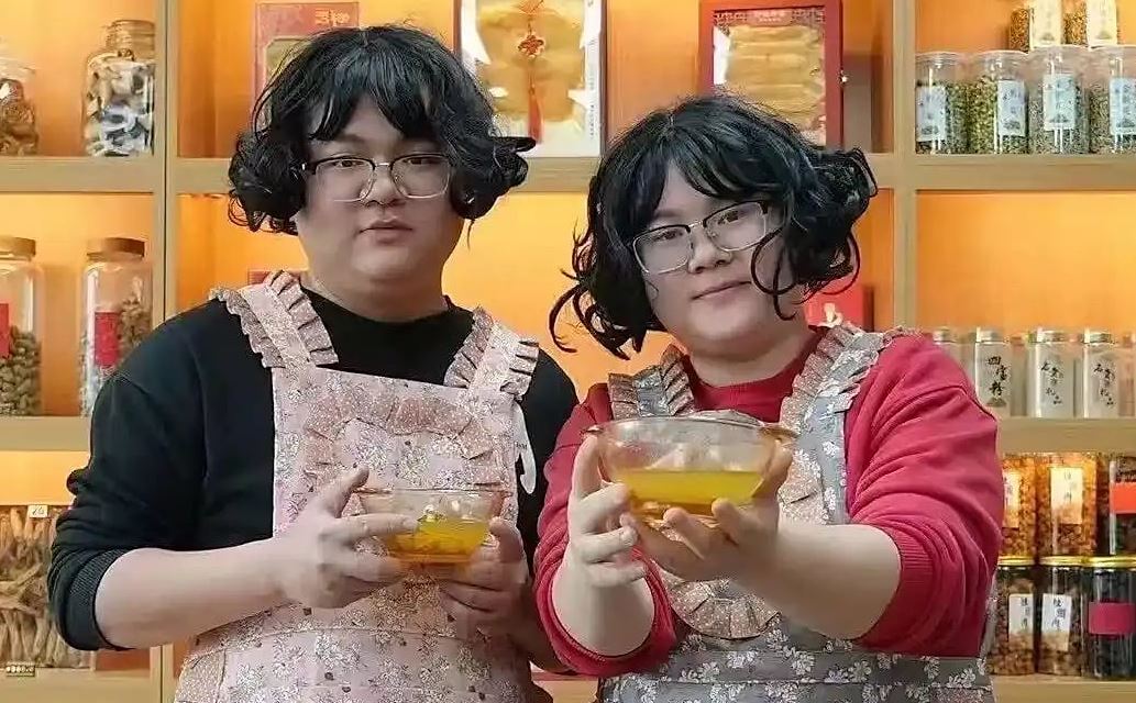 زوجان متشابهان