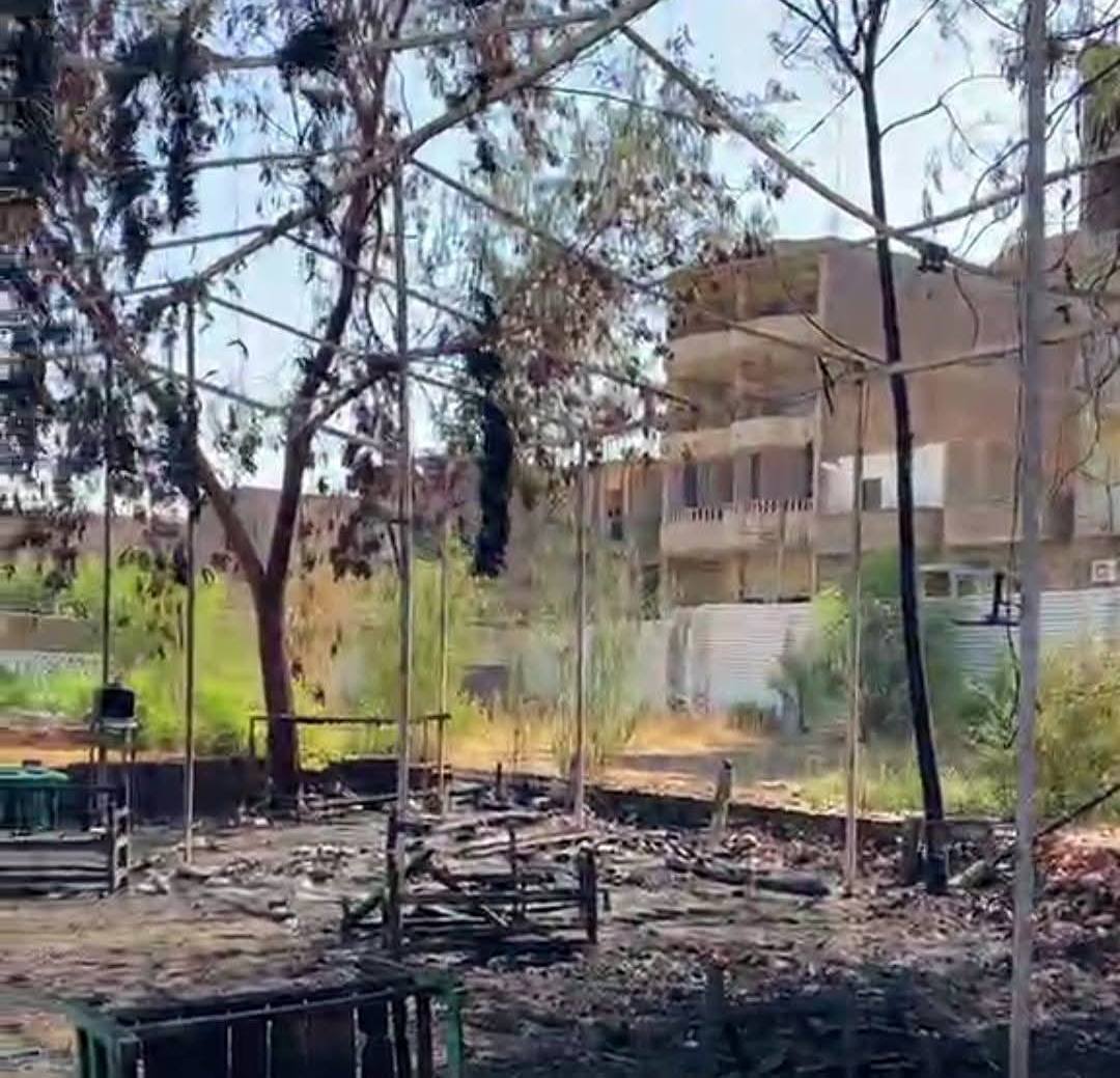 أول صور لآثار حريق في الجزء الخلفى لكافيتريا بمنطقة العوامية في الأقصر