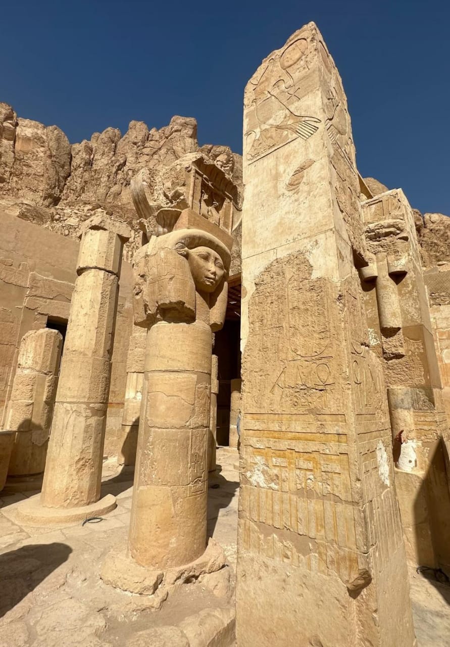 سكوت إيستوود يروج للسياحة الأثرية في مصر بصور زيارته للأقصر