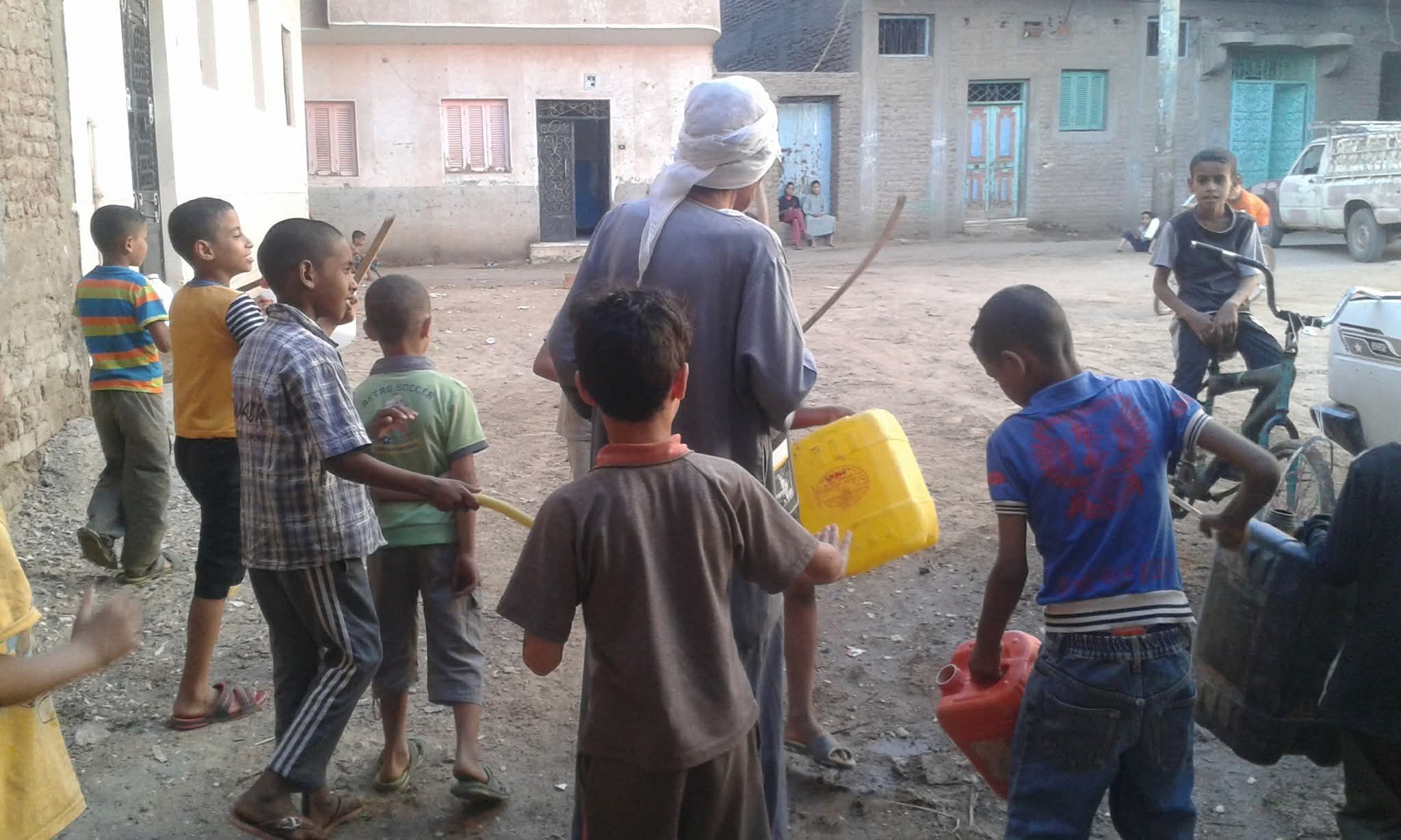 قرية البعيرات تودع الحاج عطا أبورضية بعد 50 سنة عاشها مسحراتى قرية البعيرات تودع الحاج عطا أبورضية بعد 50 سنة عاشها مسحراتى