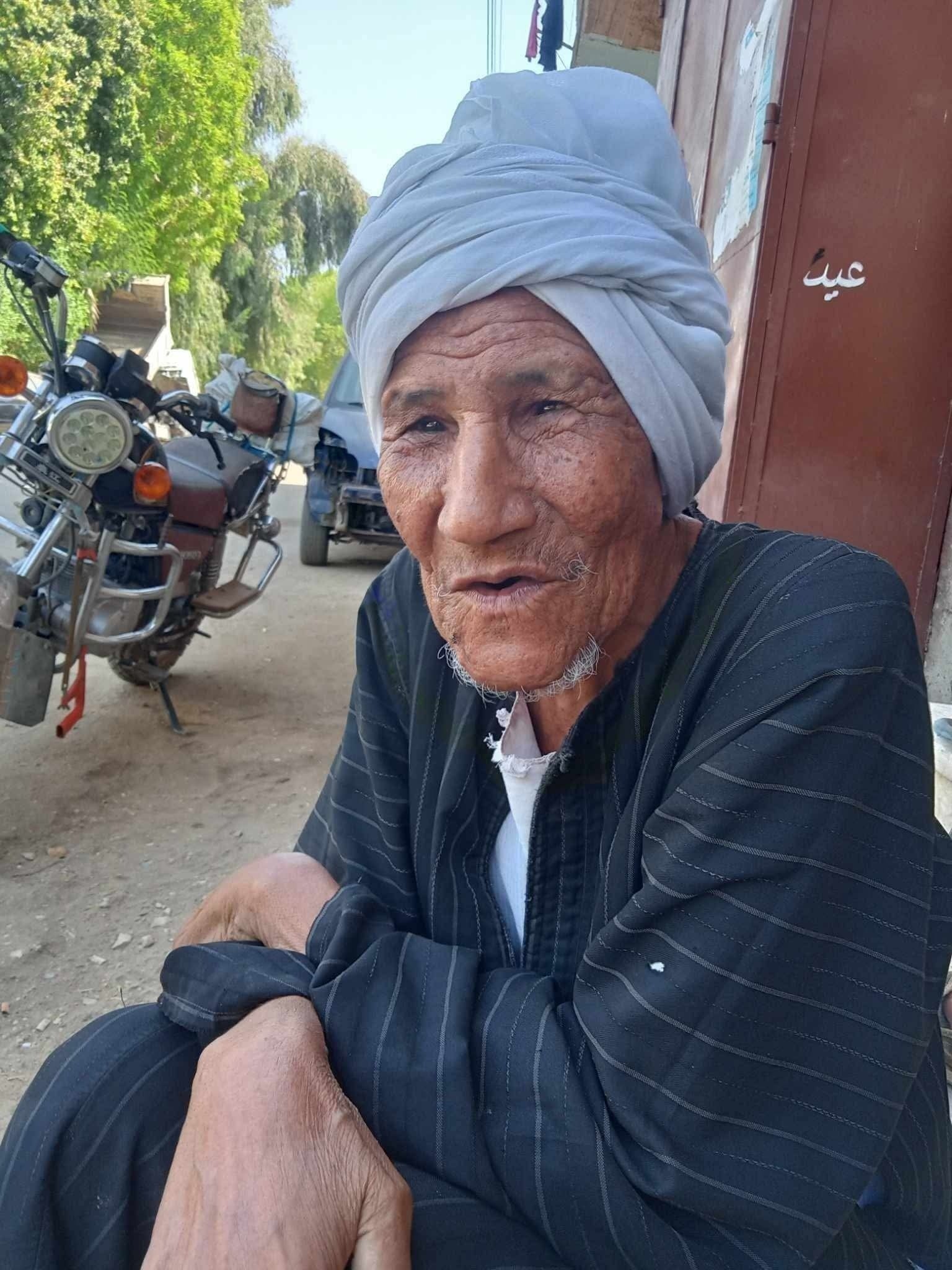 قرية البعيرات تودع الحاج عطا أبورضية بعد 50 سنة عاشها مسحراتى قرية البعيرات تودع الحاج عطا أبورضية بعد 50 سنة عاشها مسحراتى