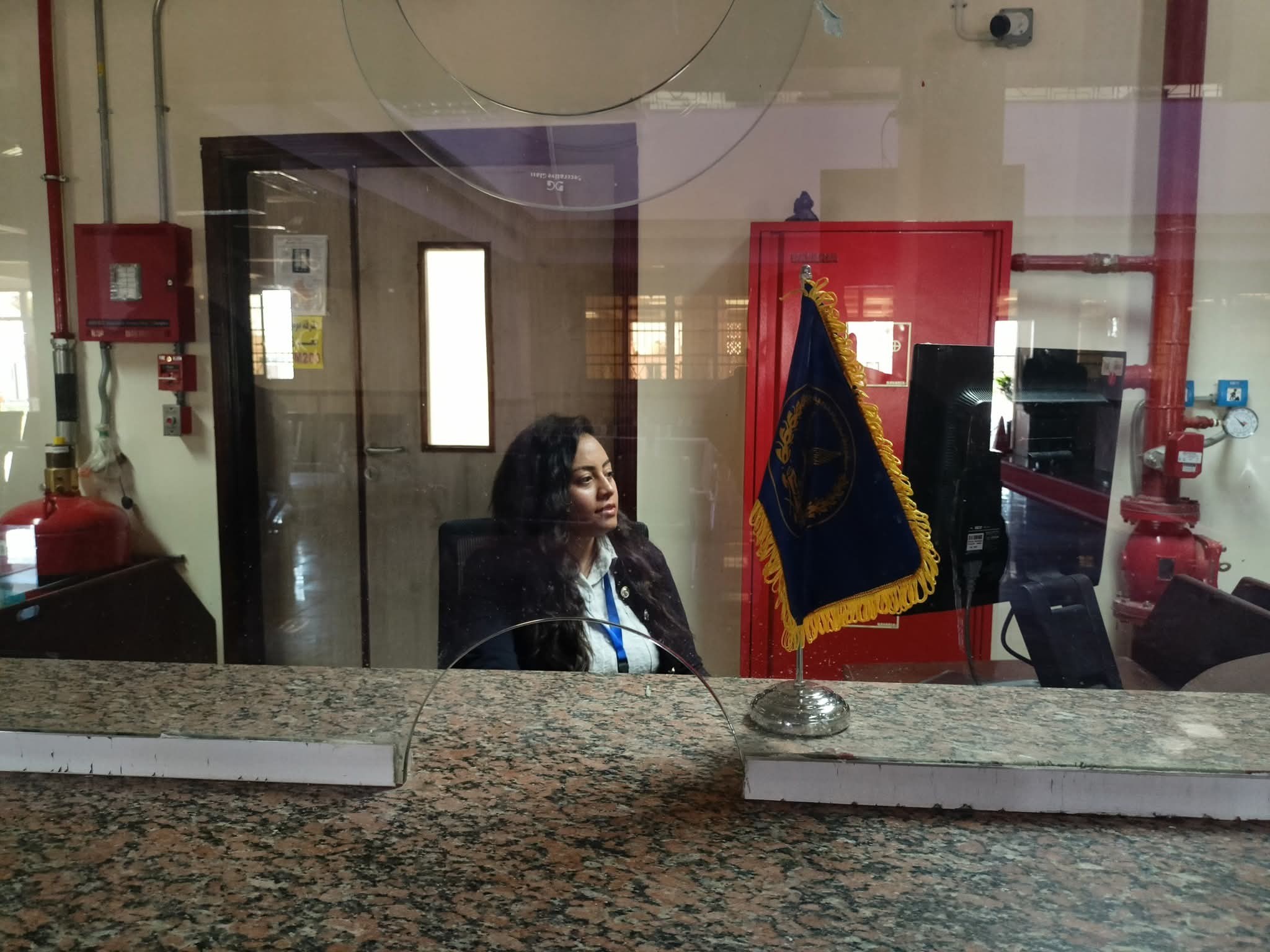 شباك خدمة المواطنين فى وحدة فحص فنى إلكترونية لإدارة المرور بمدينة طيبة شباك خدمة المواطنين فى وحدة فحص فنى إلكترونية لإدارة المرور بمدينة طيبة