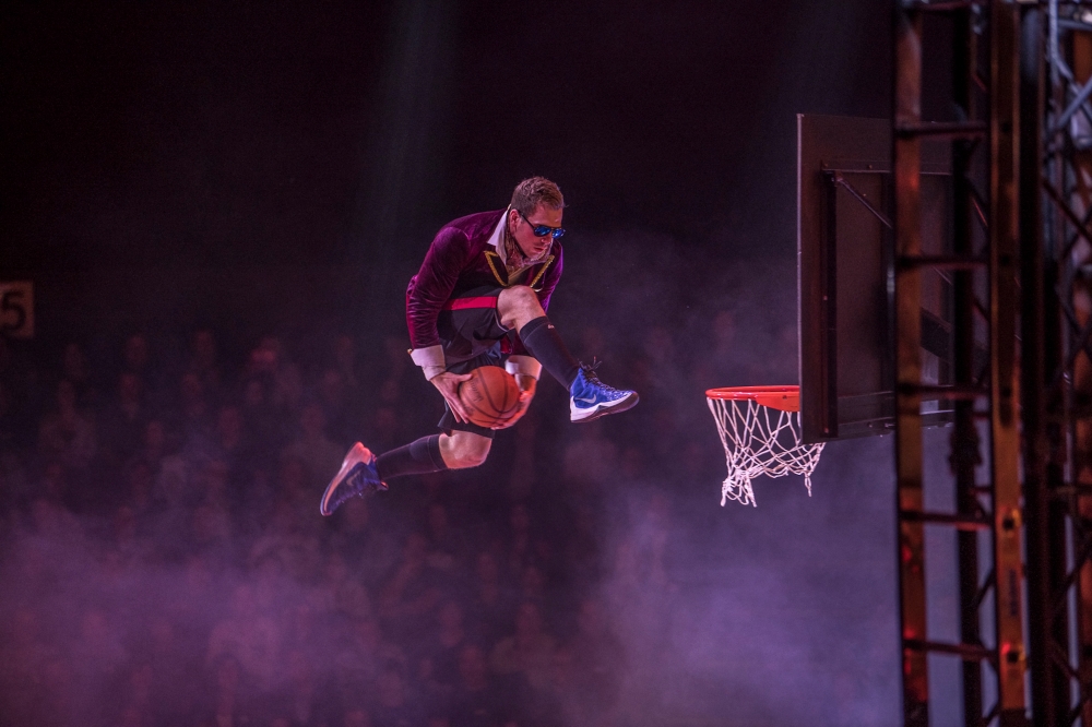 عرض مهارات كرة السلة لـ The Dunk Masters عرض مهارات كرة السلة لـ The Dunk Masters