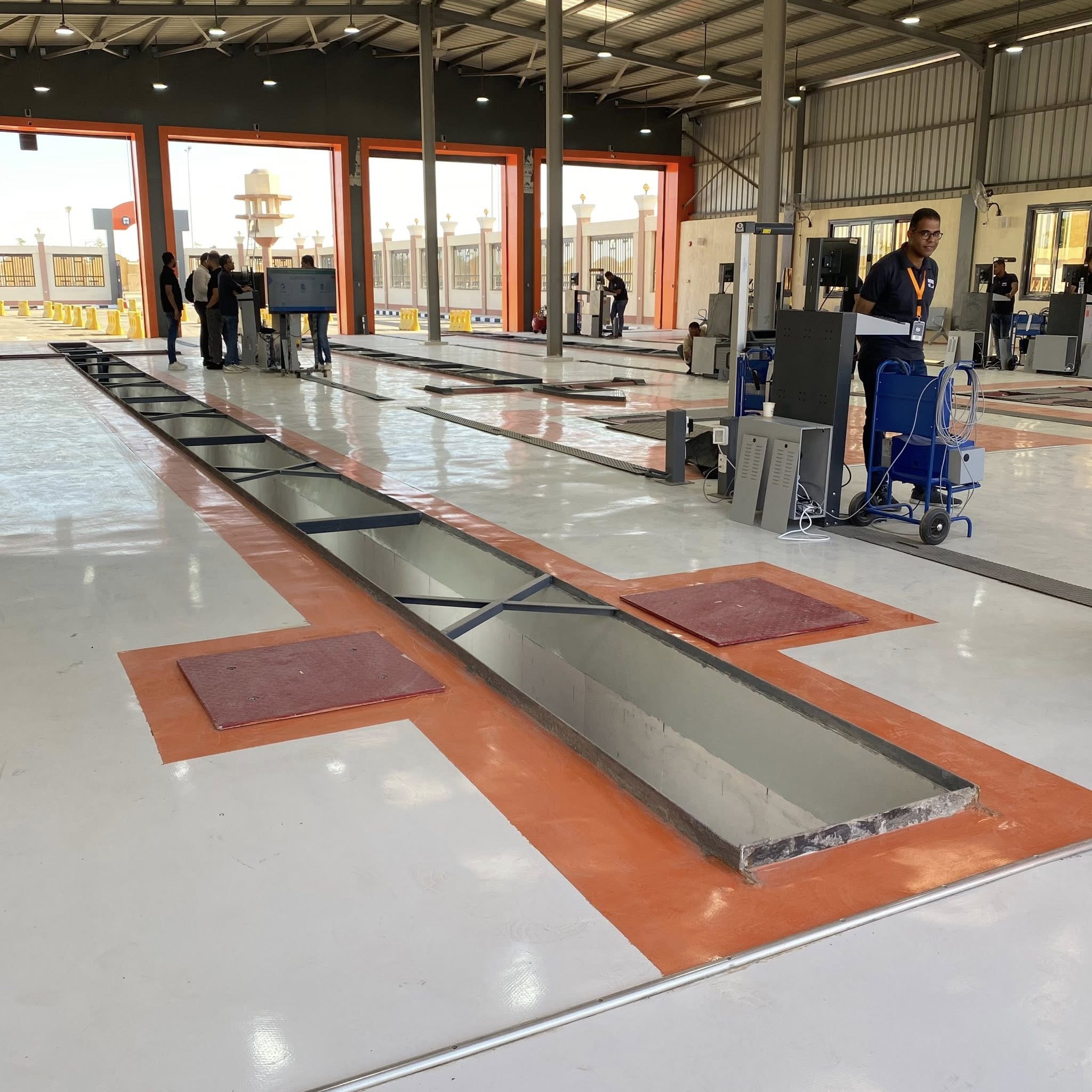 تجهيزات متطورة بوحدة فحص فنى إلكترونية لإدارة المرور بمدينة طيبة الجديدة. تجهيزات متطورة بوحدة فحص فنى إلكترونية لإدارة المرور بمدينة طيبة الجديدة.