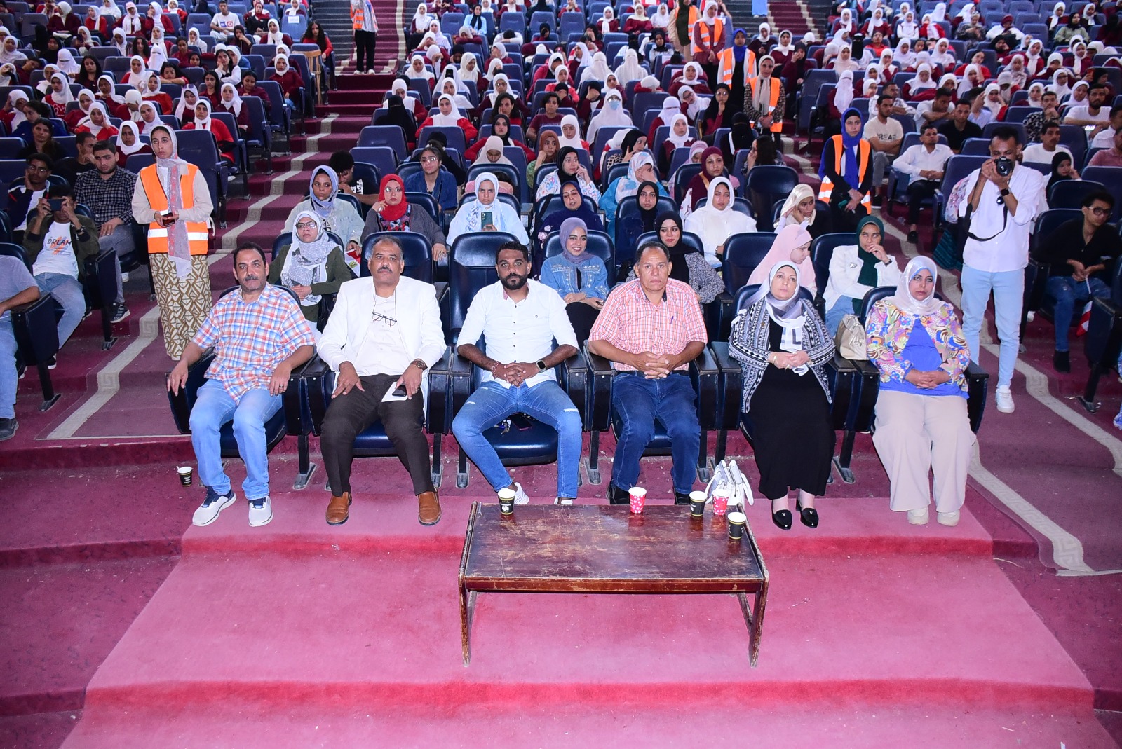 الحضور فى الندوة الحضور فى الندوة