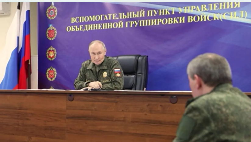 بوتين بالزي العسكري