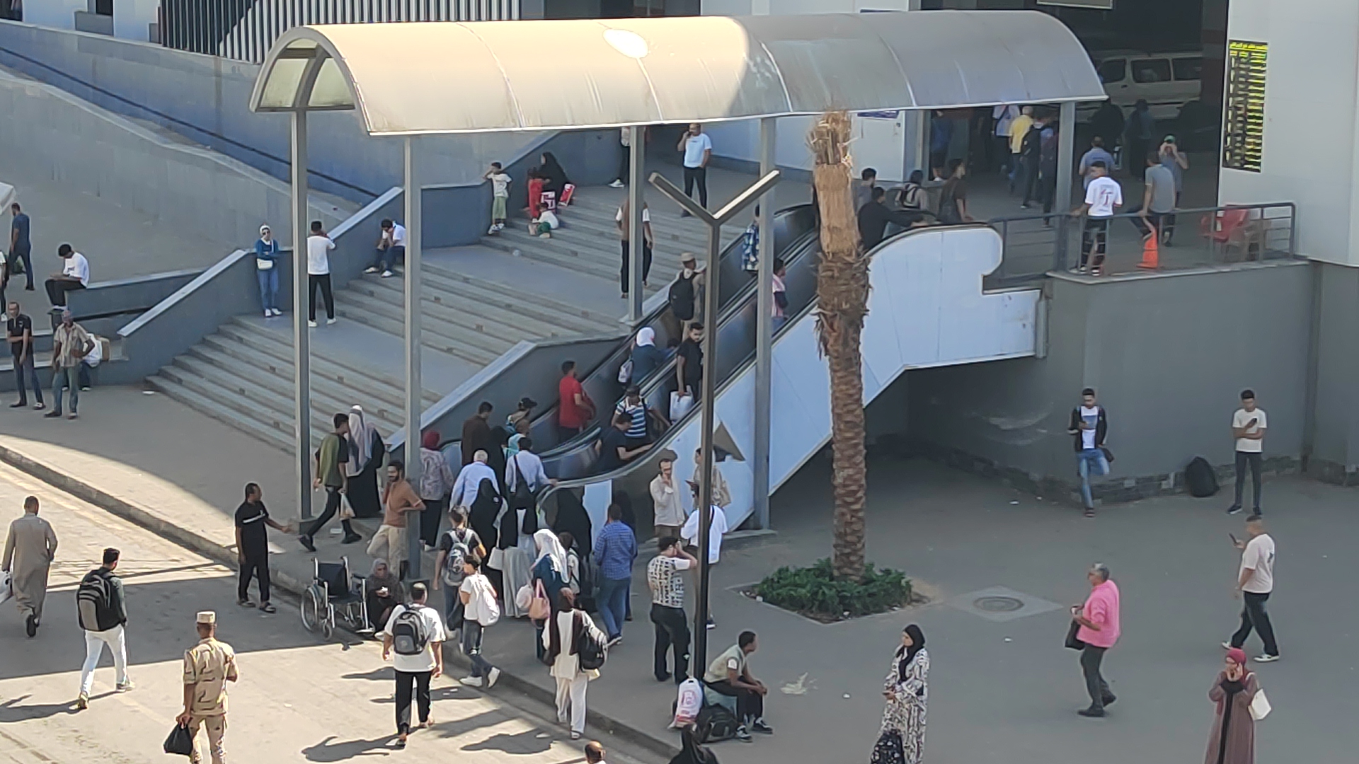 تشغيل سلالم كهربائية بموقف السلام الجديد لخدمة الركاب (3)