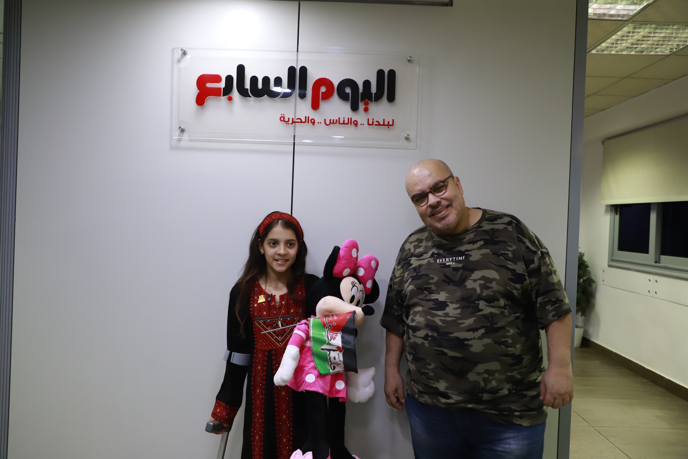 الطفلة ريتاج مع الزميل محمد فهيم