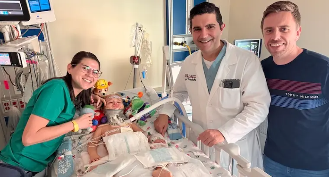 الطفل مع ذويه