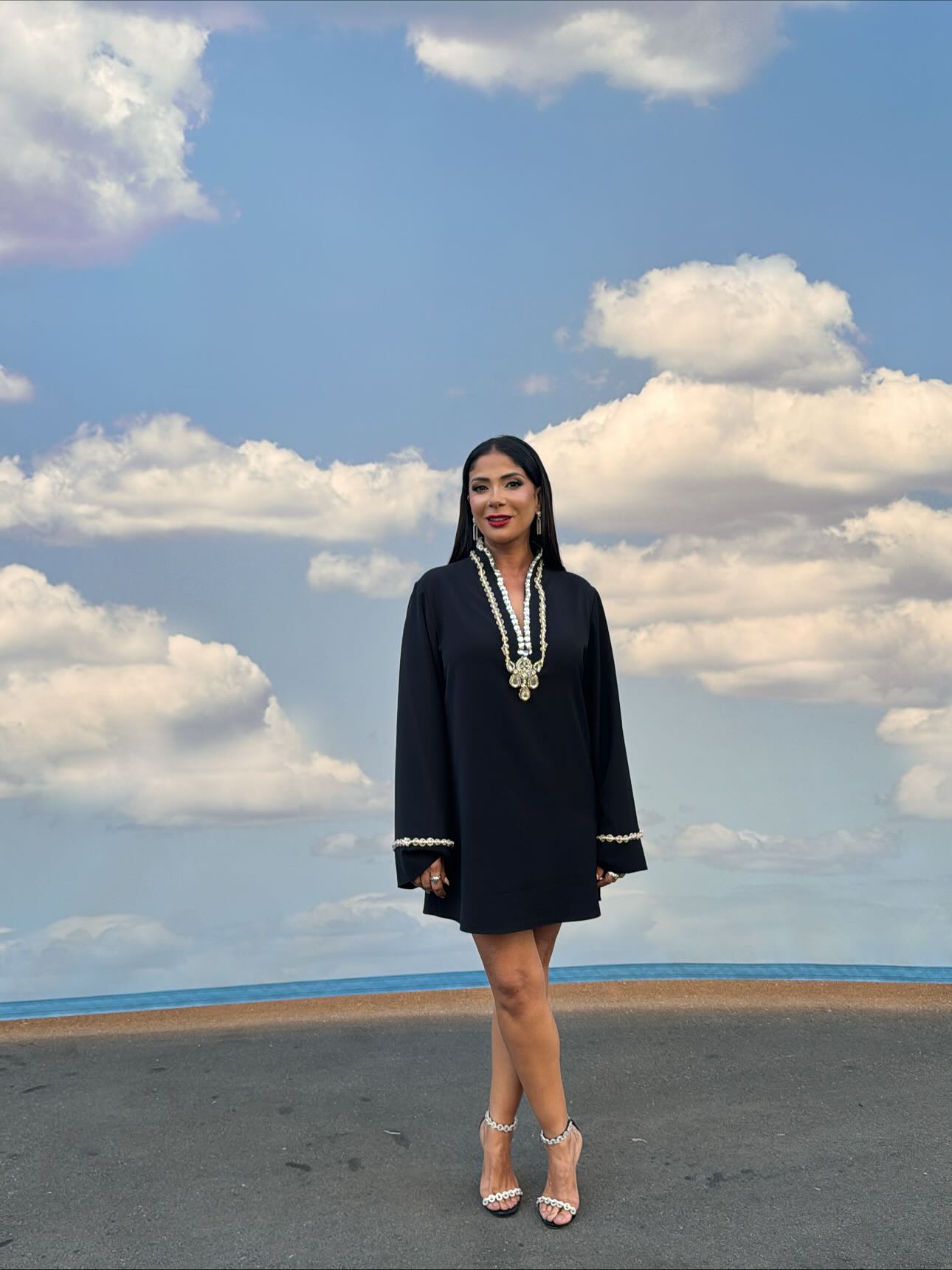 مني زكي تتألق بفستان من تصميم زهير مراد