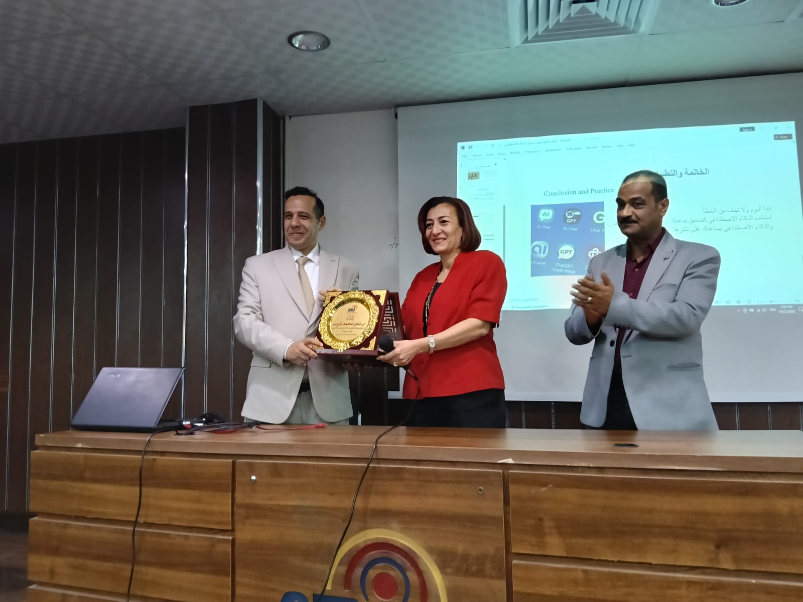 معهد الإسكندرية للإعلام يكرم الكاتب الصحفى الدكتور محمد ثروت (2)