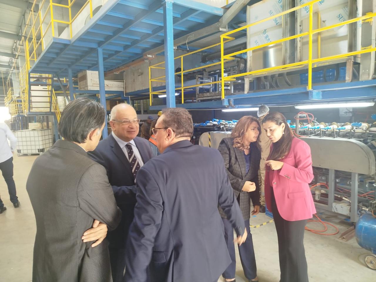 رئيس الوزراء يفتتح مصنع سيناى للمستلزمات الطبية لتوطين صناعة القفازات الطبية (4)