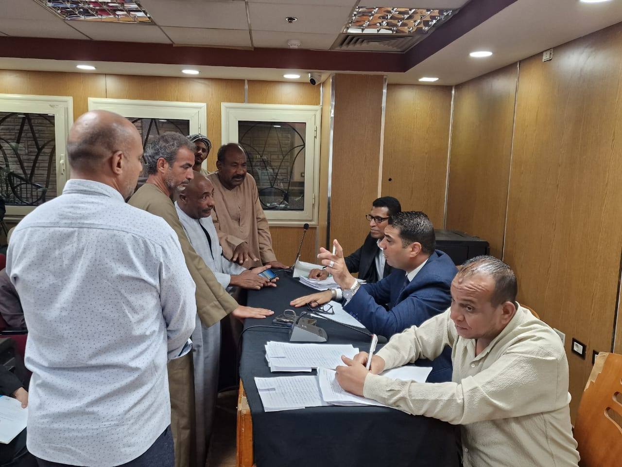 نائب محافظ الأقصر يستقبل 28 طلب وشكوى من الأهالى