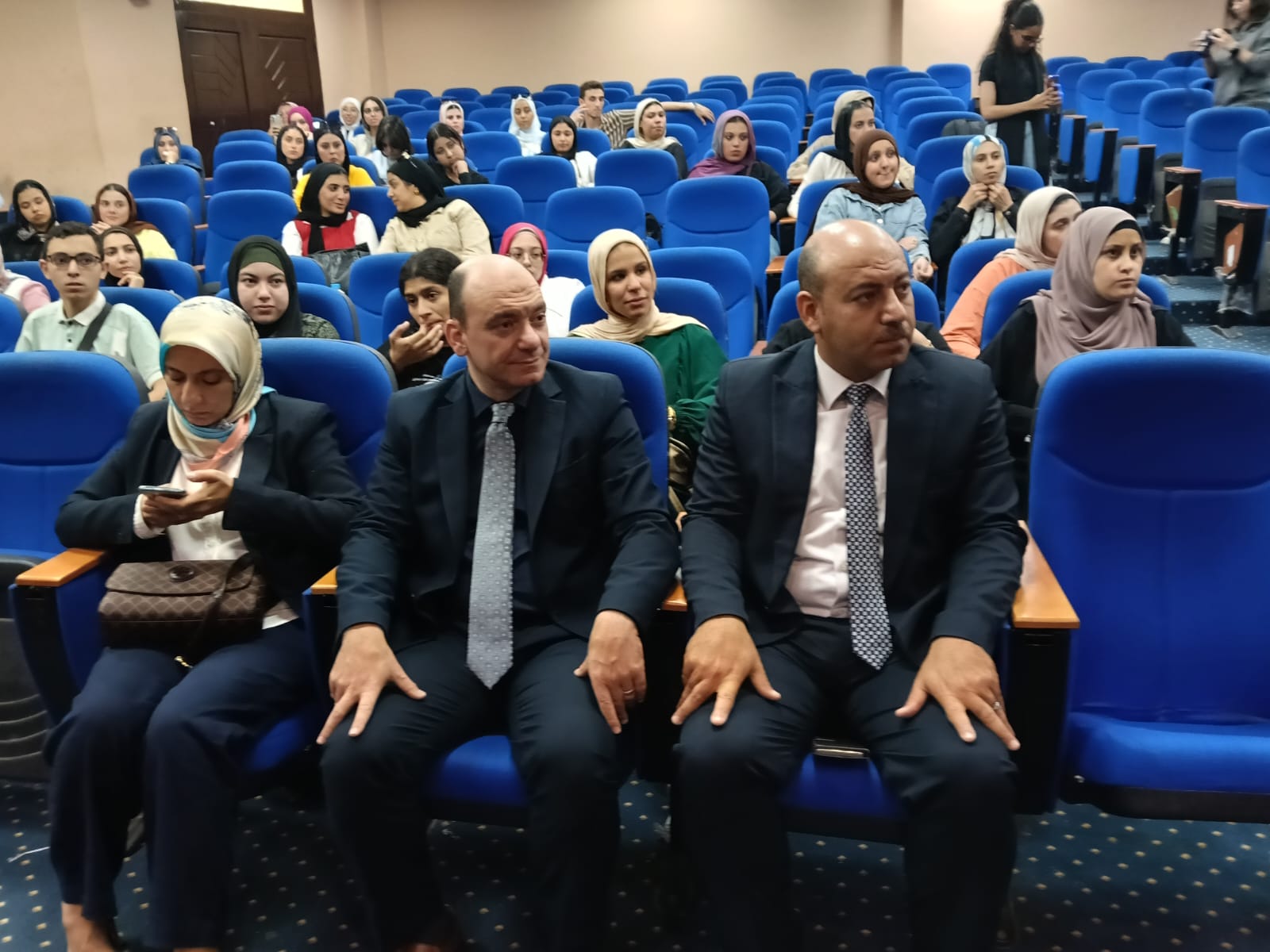 جانب من الحضور بالندوة التى تم تنظيمها بمعهد الإسكندرية للإعلام (1)