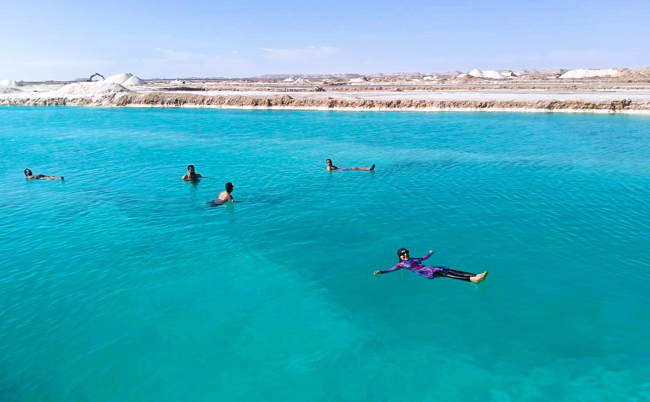 السباحة في بحيرات الملح - سيوة السباحة في بحيرات الملح - سيوة