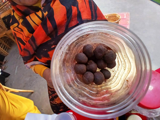 أغرب-منتجات-الركن-السودانى-فى-معرض-الوادي-الجديد-الزراعي-(7)