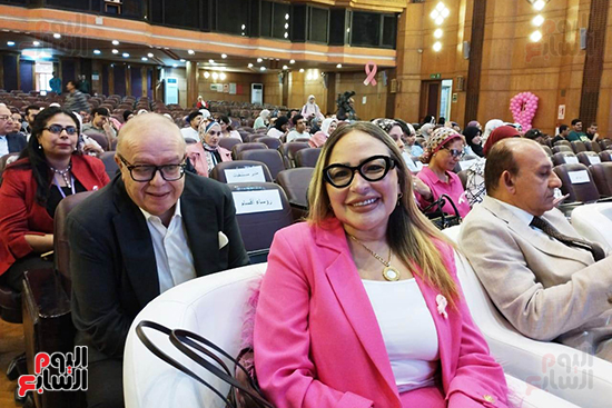 انطلاق احتفالية معا ضد سرطان الثدى بكلية طب قصر العينى (2)