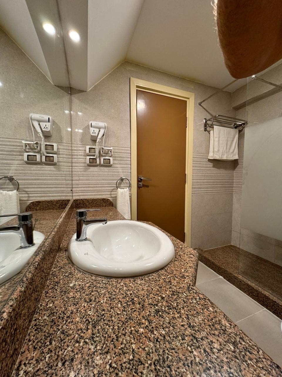 تطوير شامل في المباني الجامعية وتطوير طاقتها الفندقية