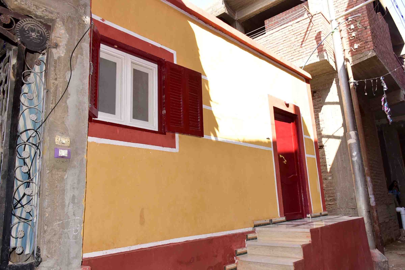 المحافظ يفي بوعده لطفل بإسنا ويُسكن أسرته في منزل جديد متكامل بالمساوية المحافظ يفي بوعده لطفل بإسنا ويُسكن أسرته في منزل جديد متكامل بالمساوية