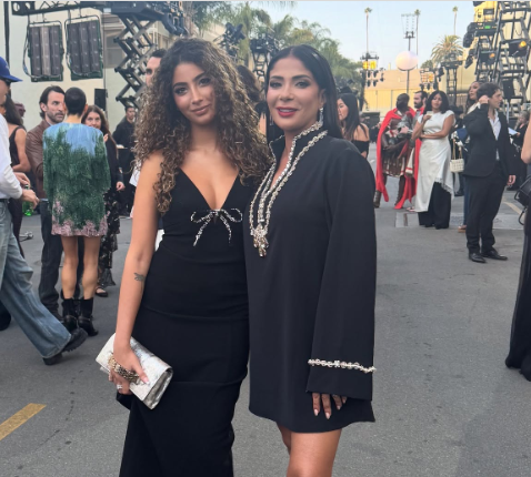 مني زكي مع ابنتها