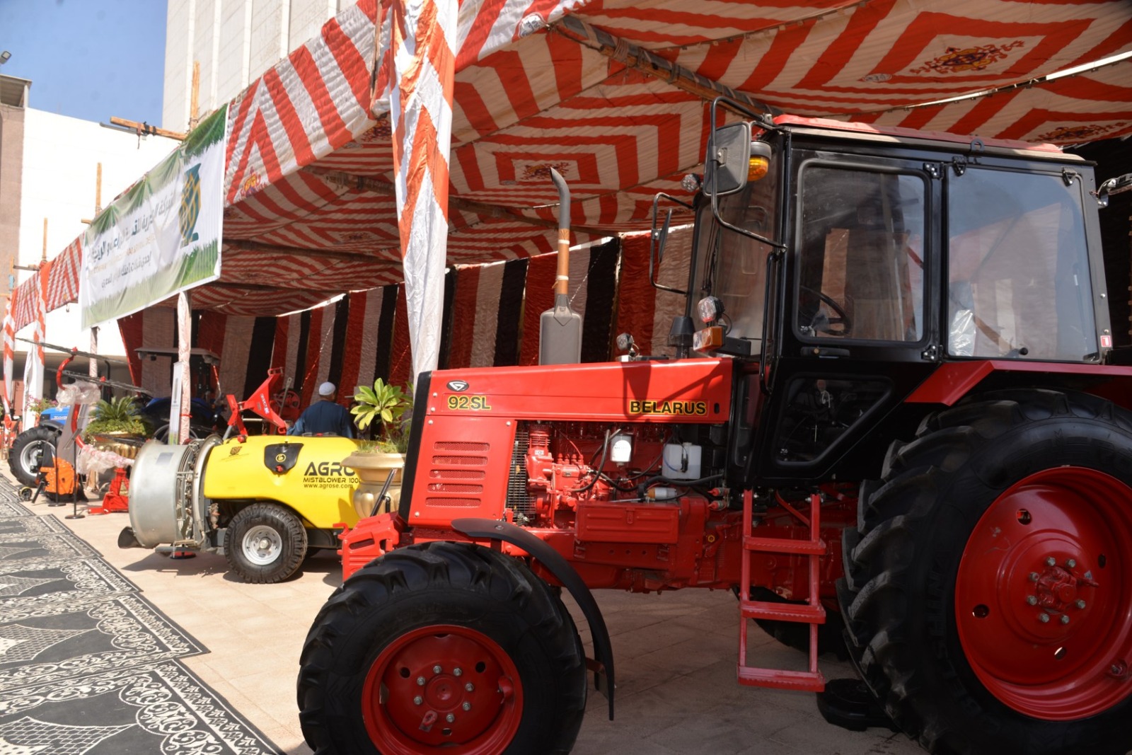 الجرارات الزراعيه