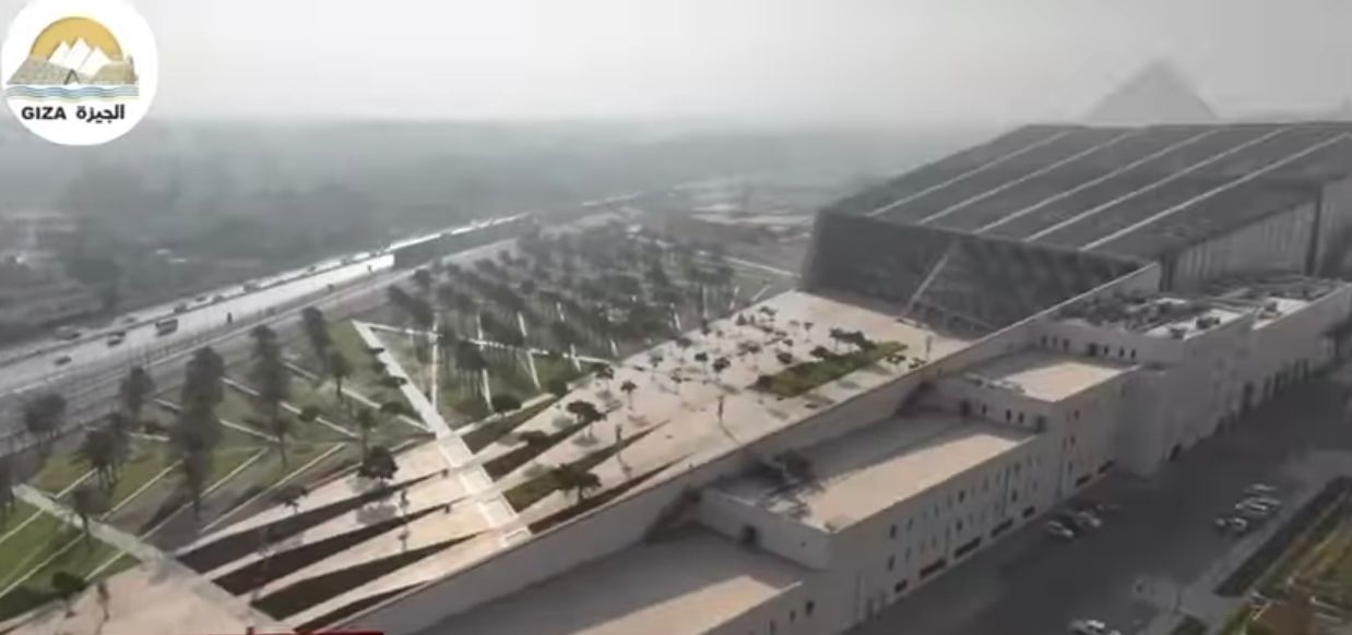 محيط المتحف المصرى الكبير ي