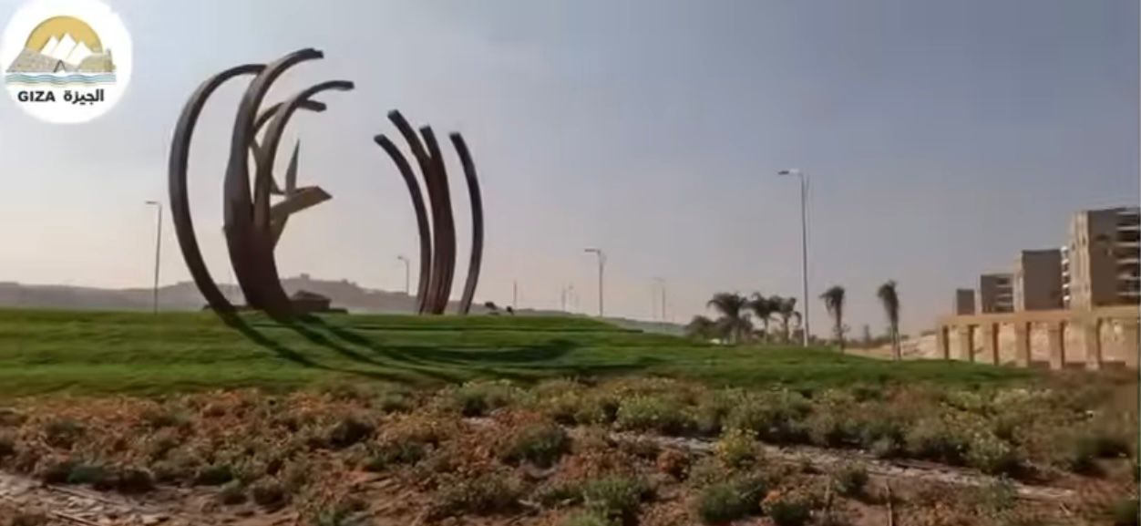 محيط المتحف المصرى الكبير يتجمل استعدادا للاحتفال