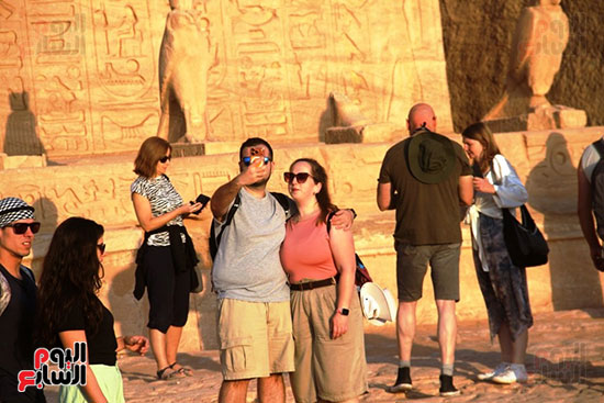 صور-العاشقين-أمام-معابد-أبوسمبل-(4)