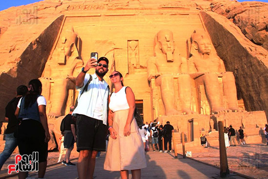 صور-العاشقين-أمام-معابد-أبوسمبل-(2)