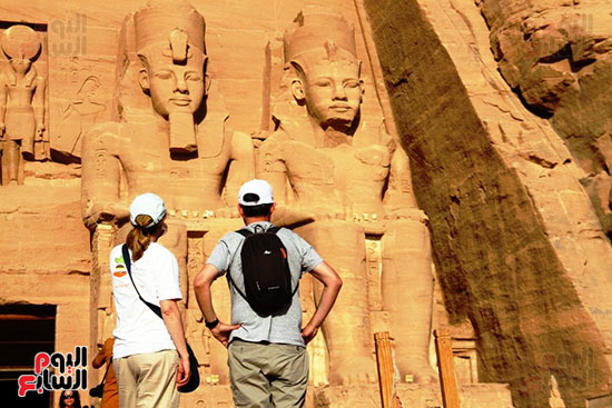 صور-العاشقين-أمام-معابد-أبوسمبل-(9)
