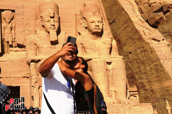صور-العاشقين-أمام-معابد-أبوسمبل-(13)