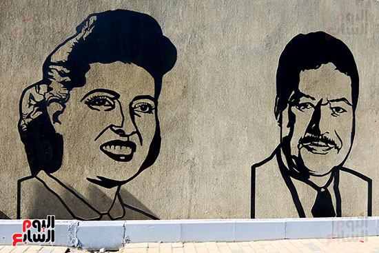 رموز مصر يزينون الطرق المؤدية للمتحف