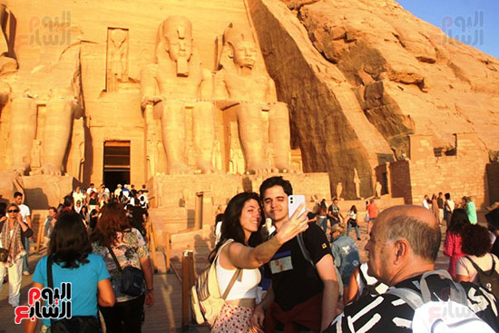 صور-العاشقين-أمام-معابد-أبوسمبل-(3)