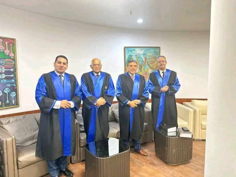 لجنة المناقشة والحكم