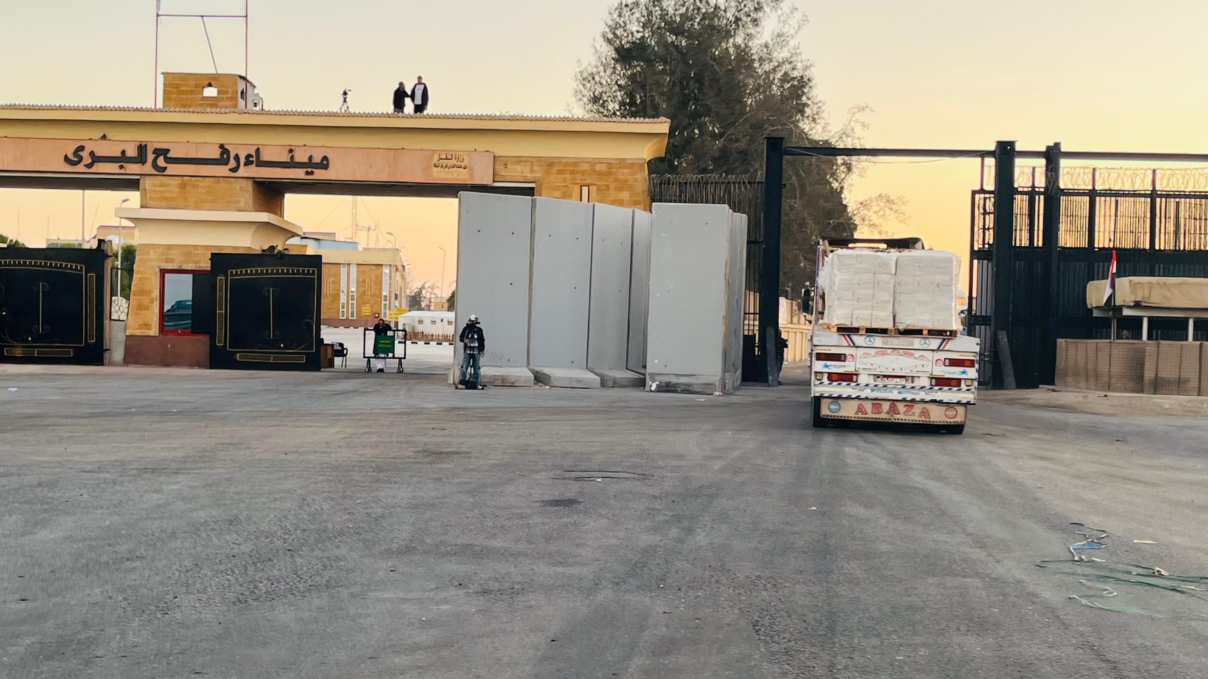 مساعدات الهلال الأحمر إلى غزة