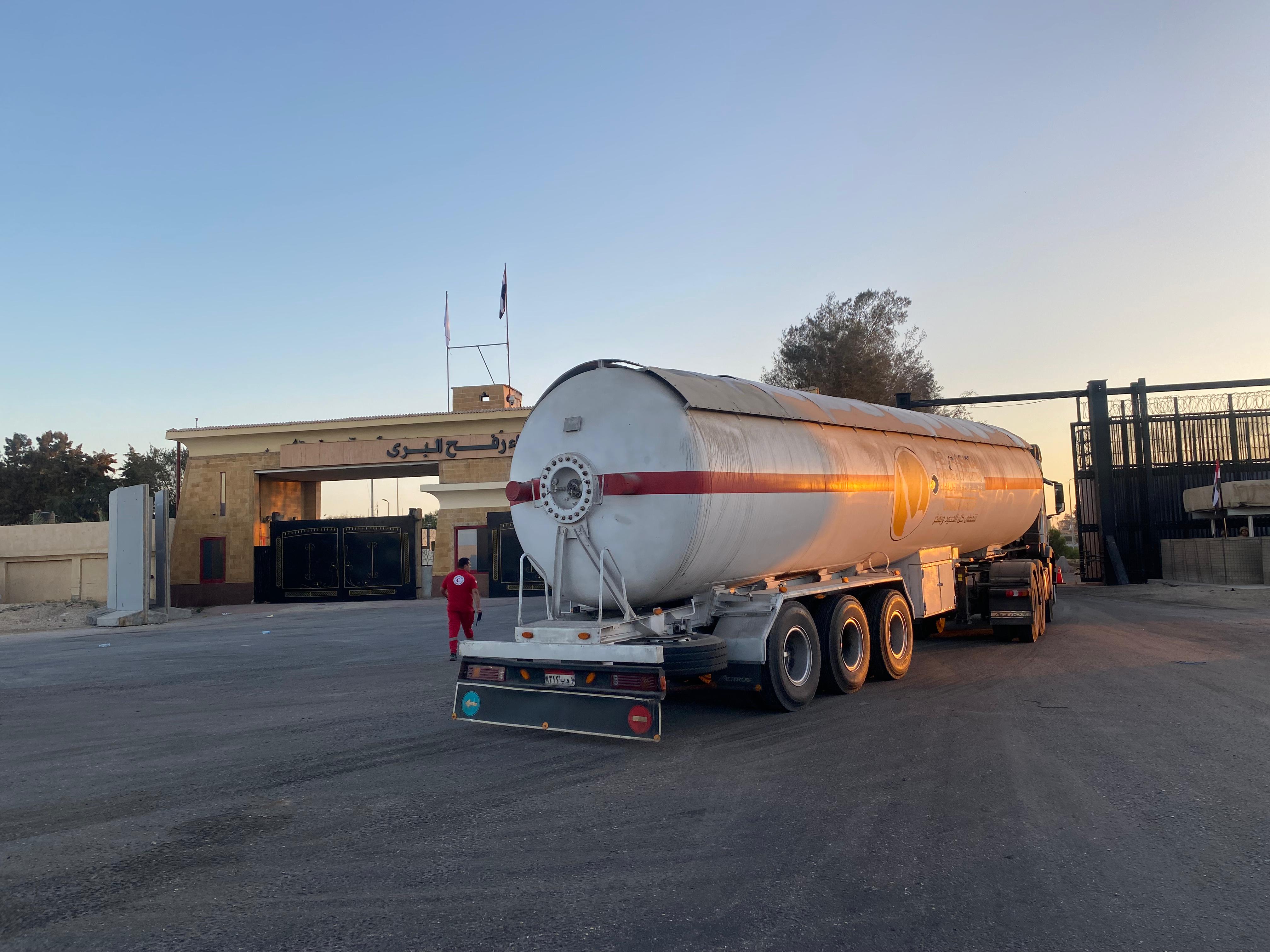 المساعدات الإنسانية إلى غزة