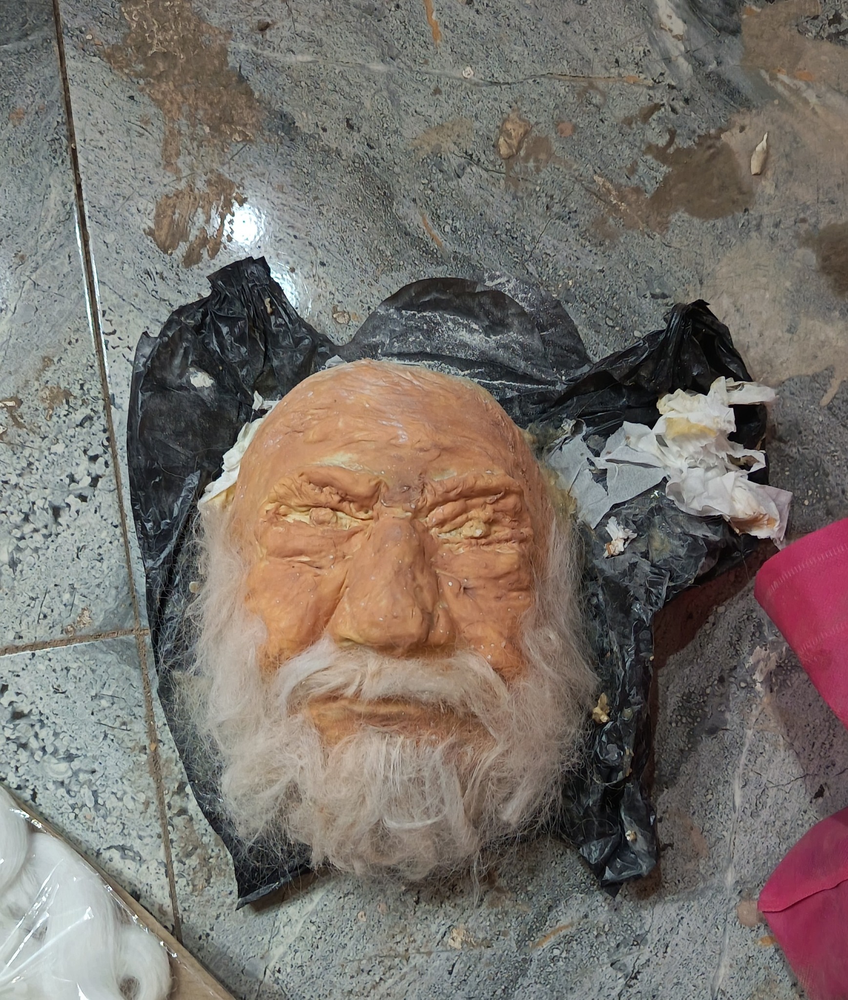 تمثال شخصية الملك لير للفنان يحيي الفخراني من تقديم إسلام عباس تمثال شخصية الملك لير للفنان يحيي الفخراني من تقديم إسلام عباس